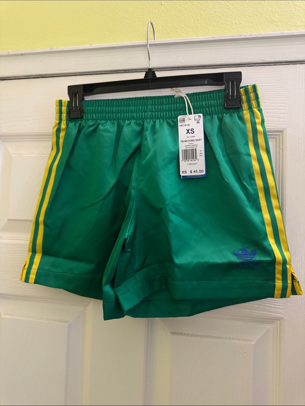 NWT MEN’s 3.5” Adidas Green Athletic Shorts with Yellow Stripes size XS (26-30)